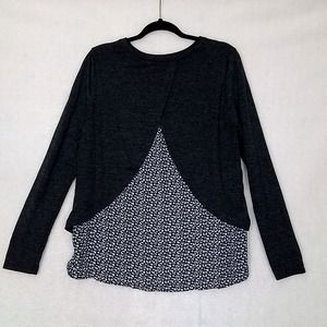 LOFT Layered Split Back Casual Knit Blouse Size M in Gray w/ Pebble Print‎